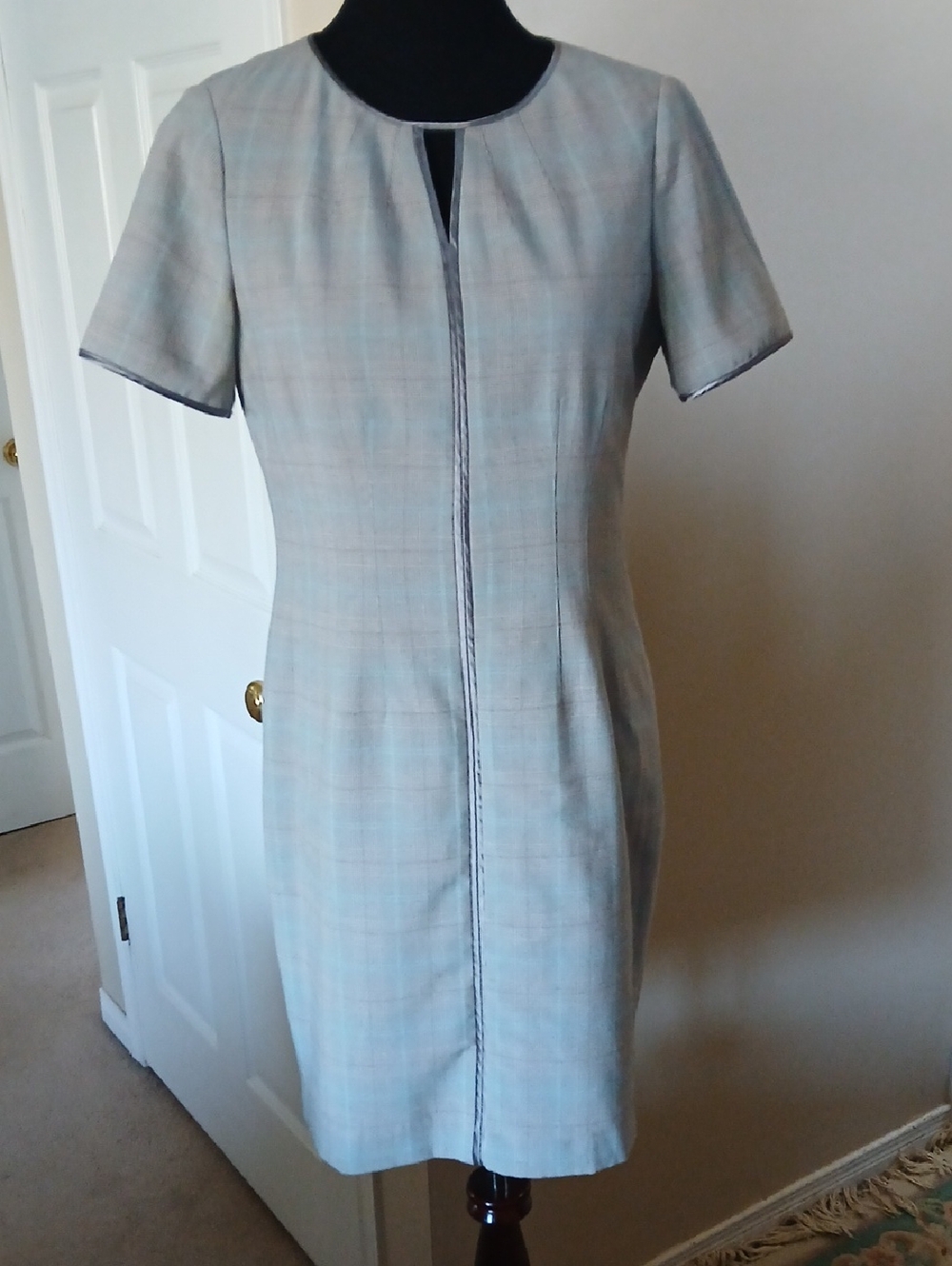 KT Tahari Light Gray Plaid Midi Dress